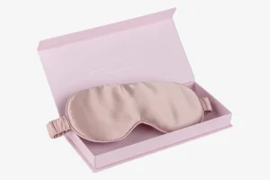 Choosing Between Silk, Cotton and Memory Foam Eye Masks